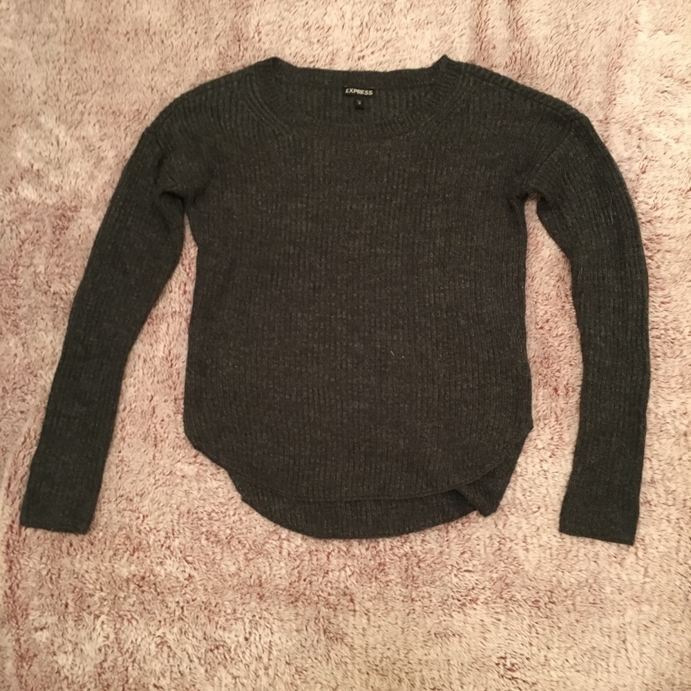 GRAY SWEATER
